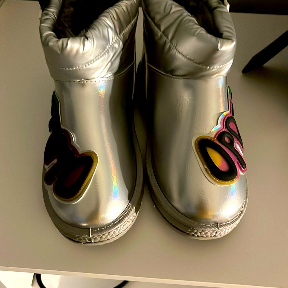 (Y) kids fashion fashion shoes - 

Size 37 (5) in US  SLIVER & Purple in color